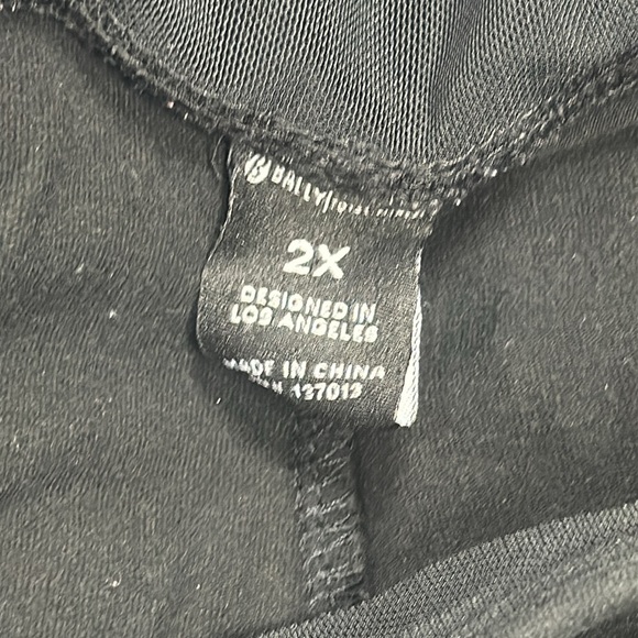 2X black leggings like new condition by Bally Total Fitness - Picture 5 of 5